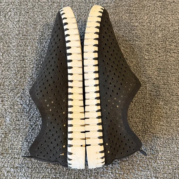 Ilse Jacobsen Black Tulip Slip-On Women's Shoes - Picture 9 of 10